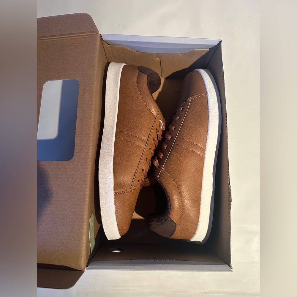 NIB Royal Class Dress Sneakers Mens Sz 10